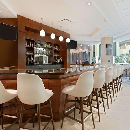 Embassy Suites By Hilton Tampa Usf Near Busch Gardens Extérieur photo