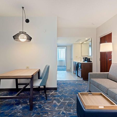 Embassy Suites By Hilton Tampa Usf Near Busch Gardens Extérieur photo
