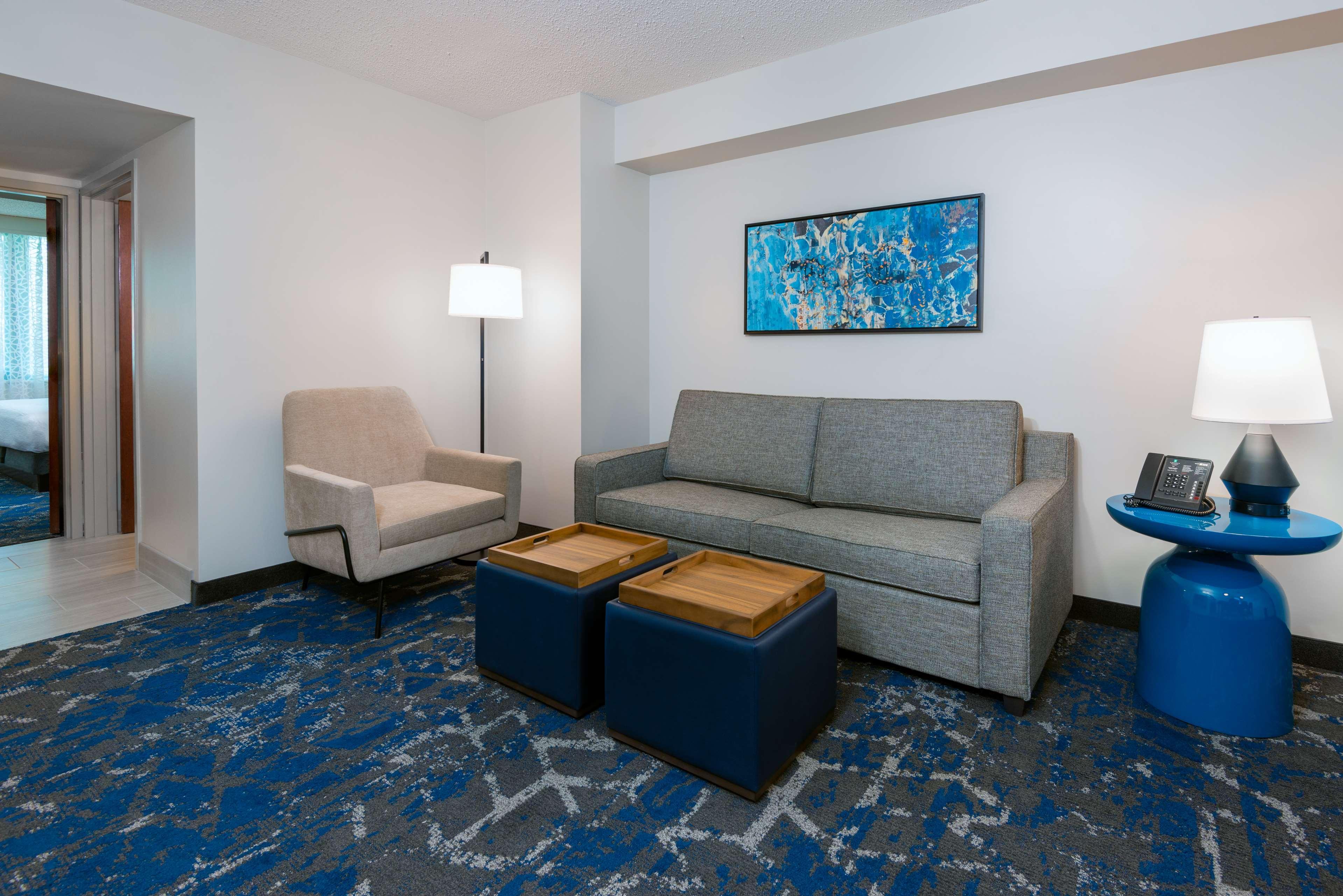 Embassy Suites By Hilton Tampa Usf Near Busch Gardens Extérieur photo