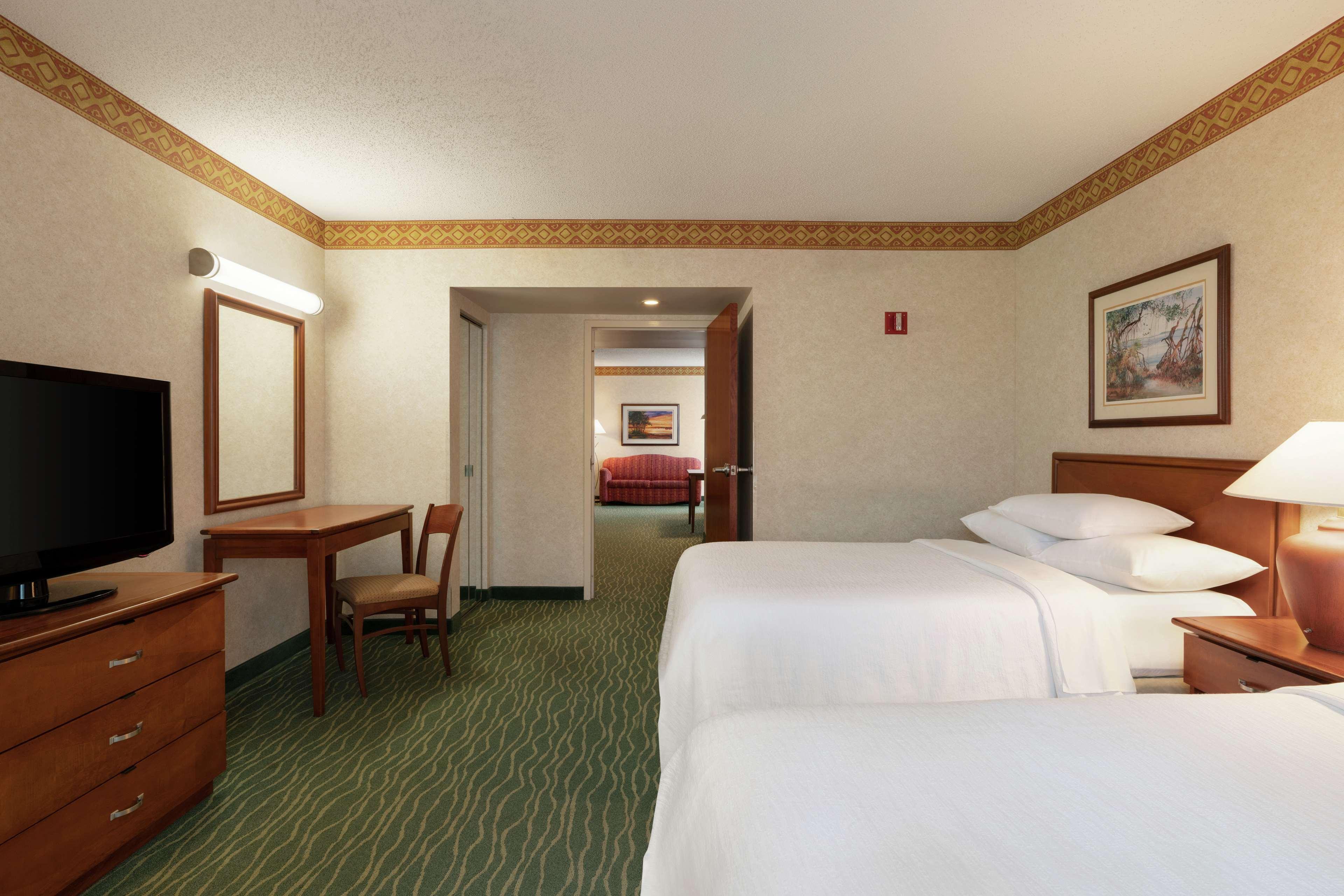 Embassy Suites By Hilton Tampa Usf Near Busch Gardens Extérieur photo