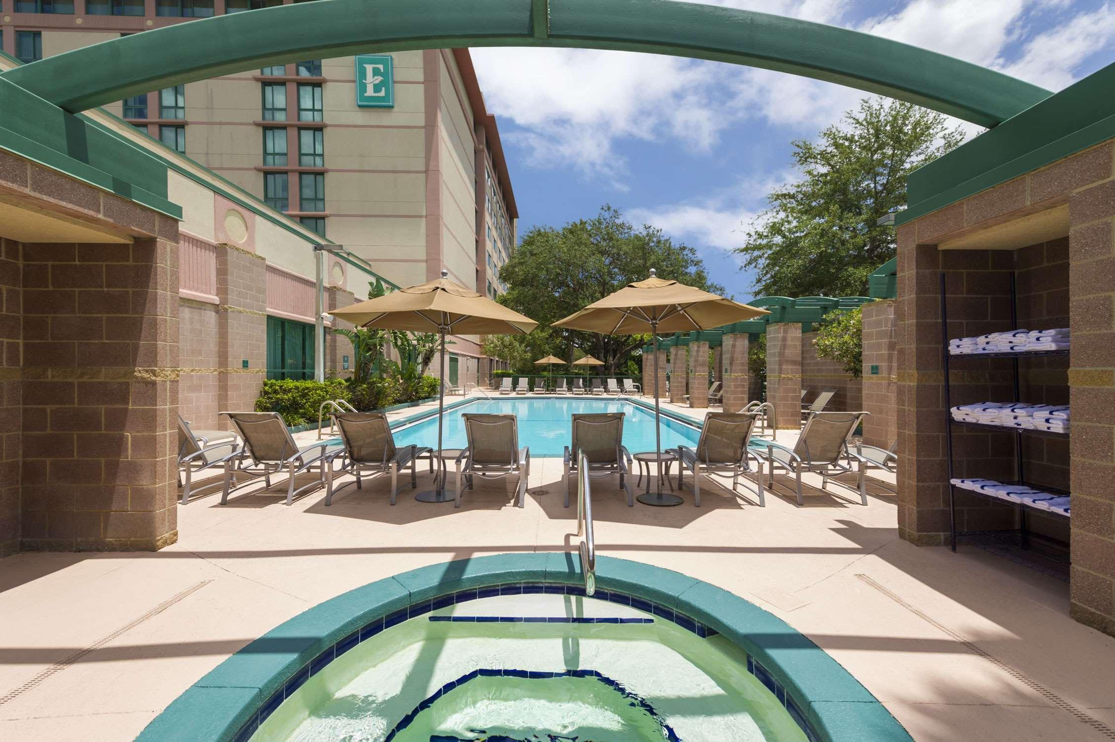 Embassy Suites By Hilton Tampa Usf Near Busch Gardens Extérieur photo