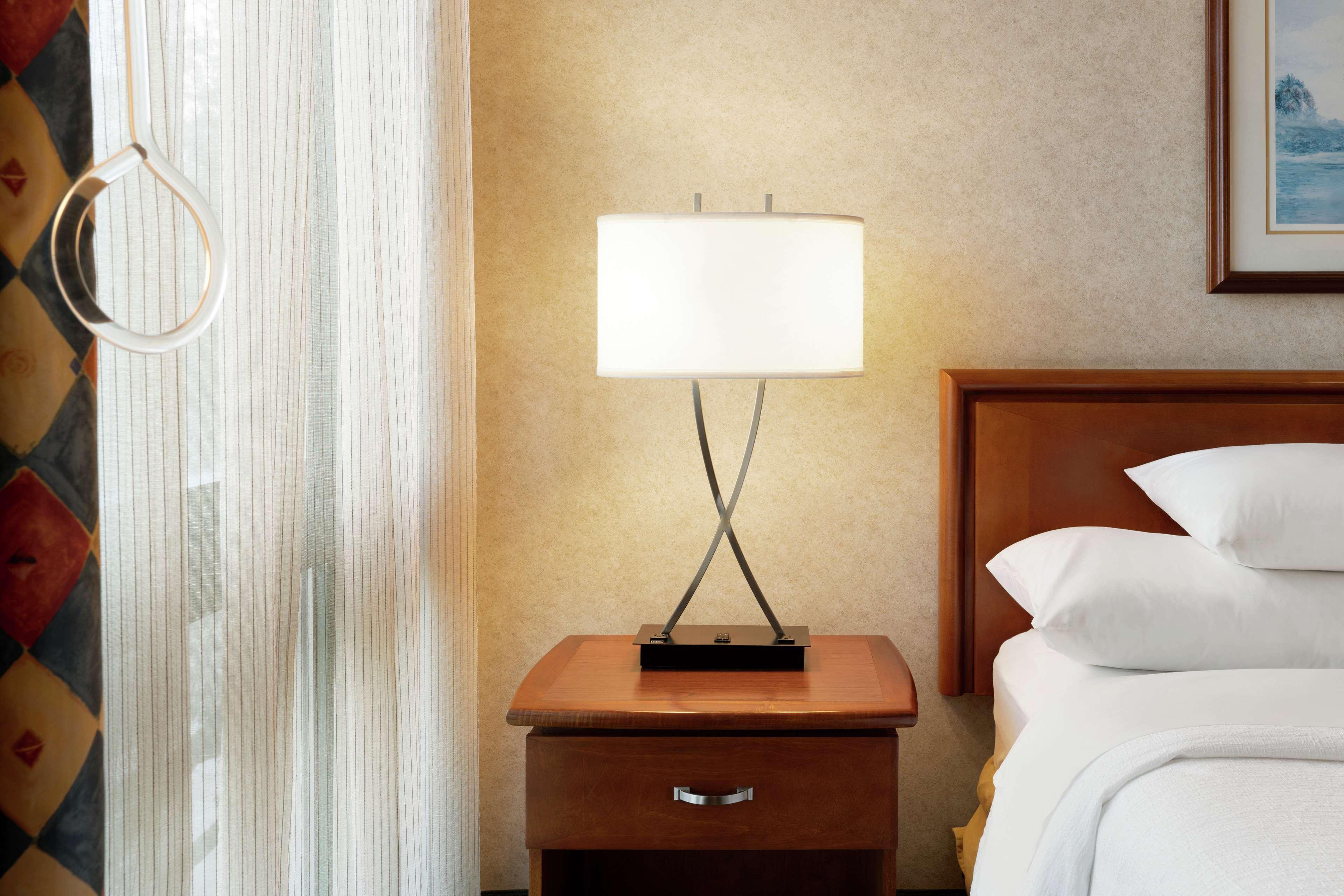 Embassy Suites By Hilton Tampa Usf Near Busch Gardens Extérieur photo