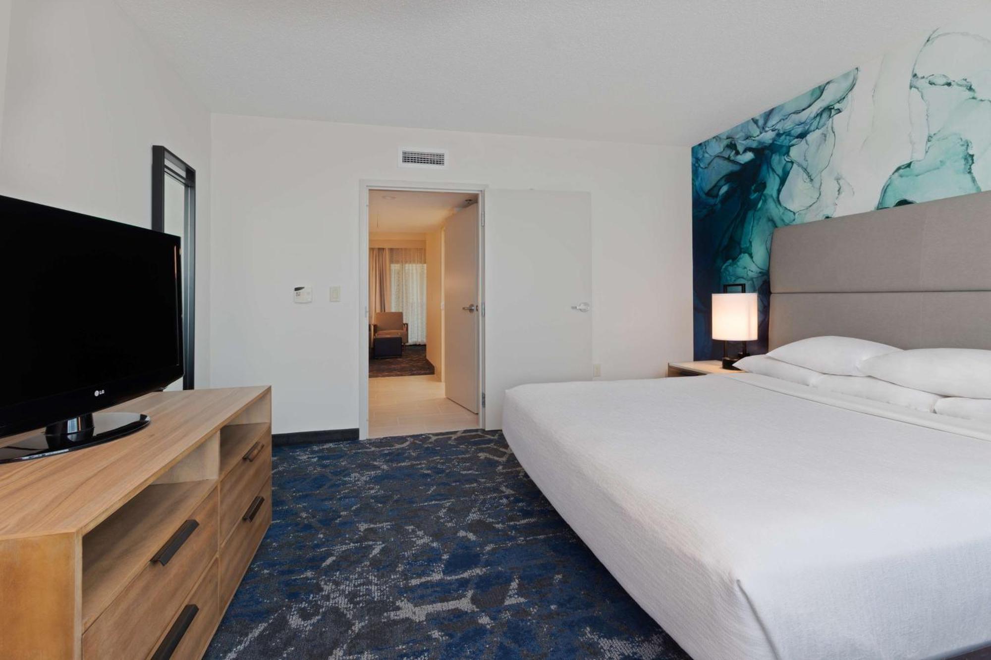 Embassy Suites By Hilton Tampa Usf Near Busch Gardens Extérieur photo