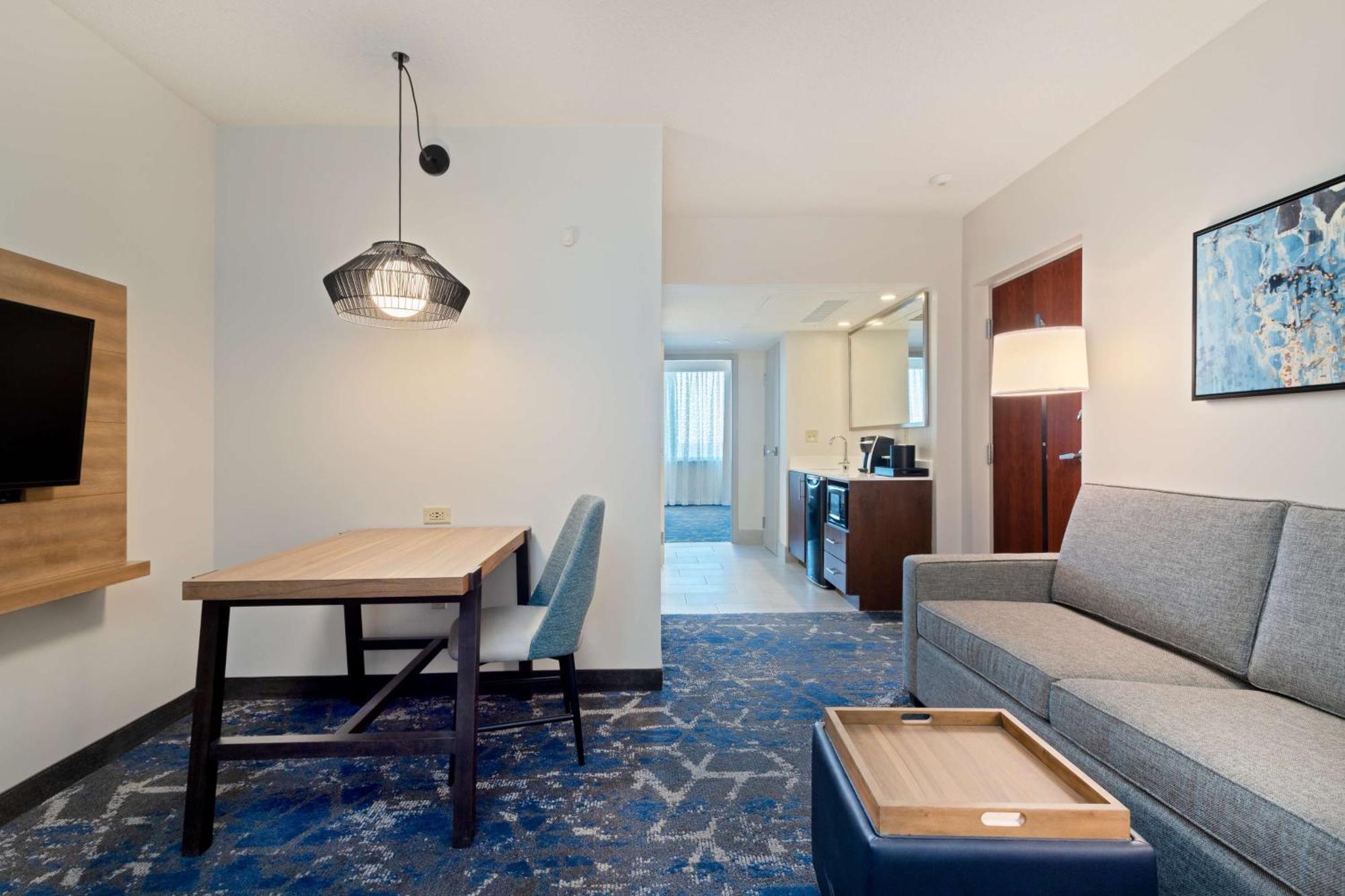 Embassy Suites By Hilton Tampa Usf Near Busch Gardens Extérieur photo