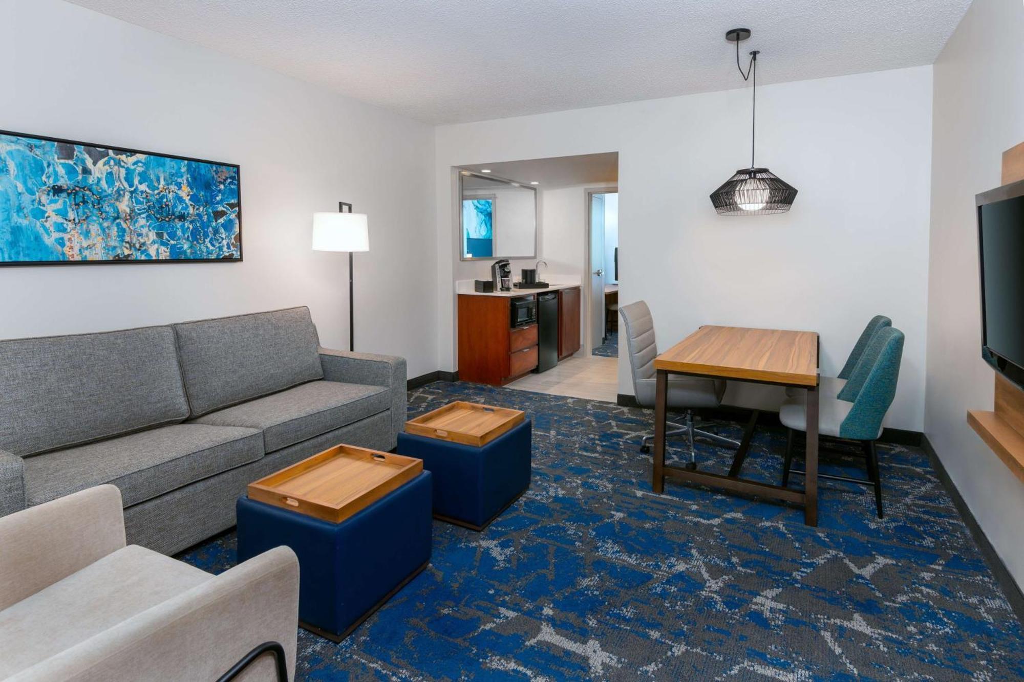 Embassy Suites By Hilton Tampa Usf Near Busch Gardens Extérieur photo