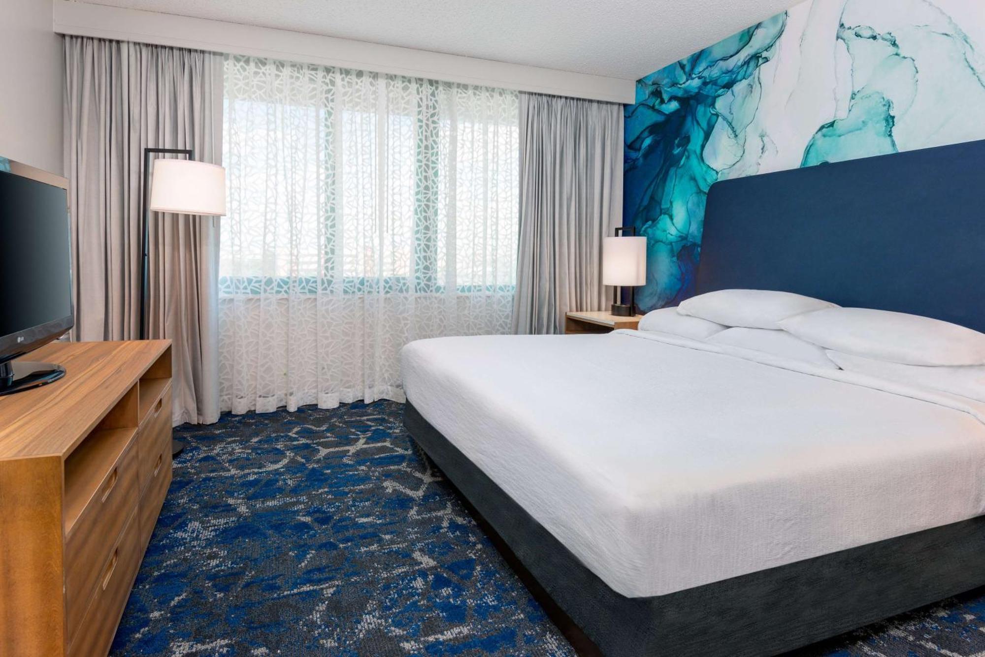 Embassy Suites By Hilton Tampa Usf Near Busch Gardens Extérieur photo