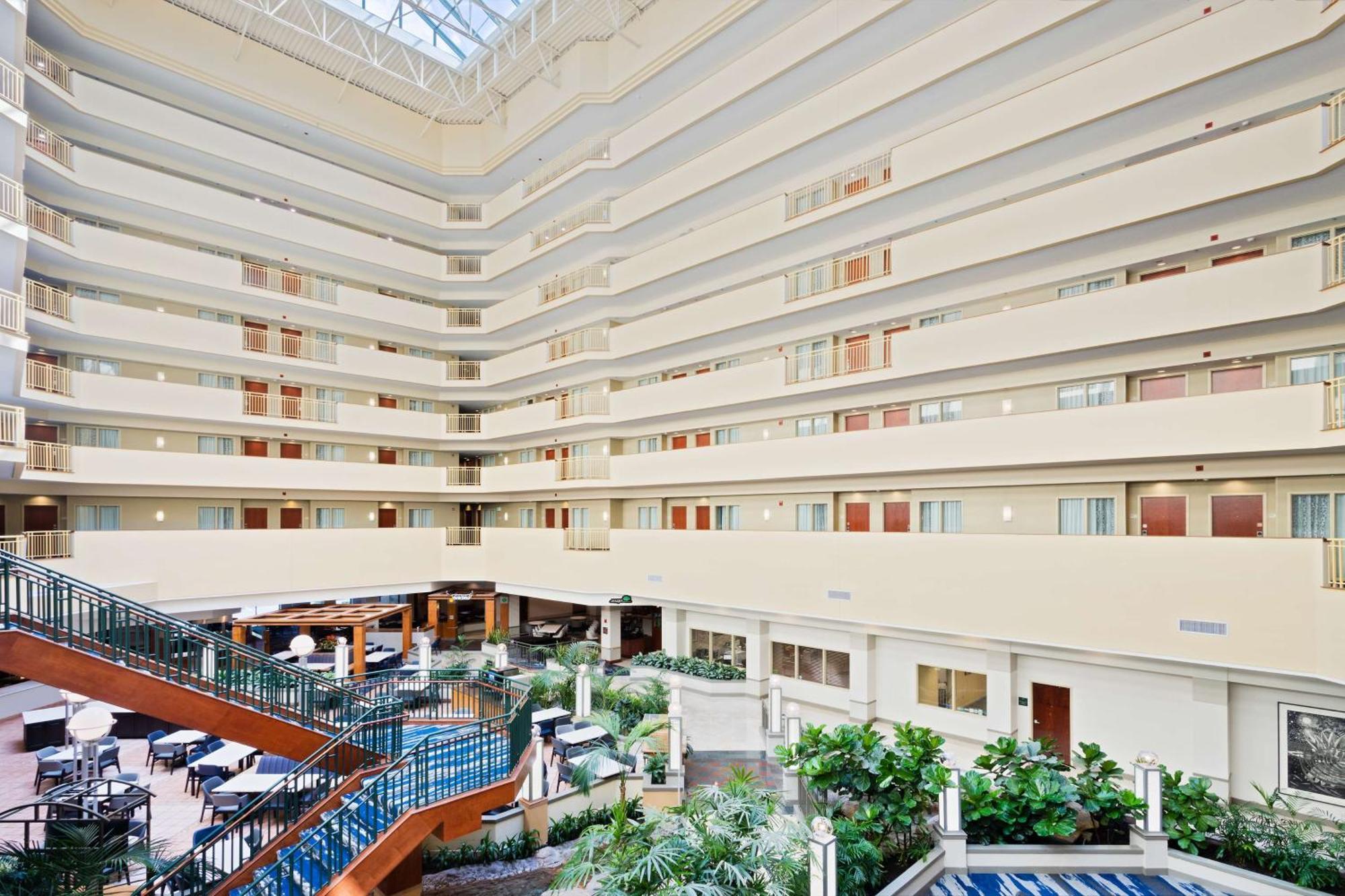 Embassy Suites By Hilton Tampa Usf Near Busch Gardens Extérieur photo