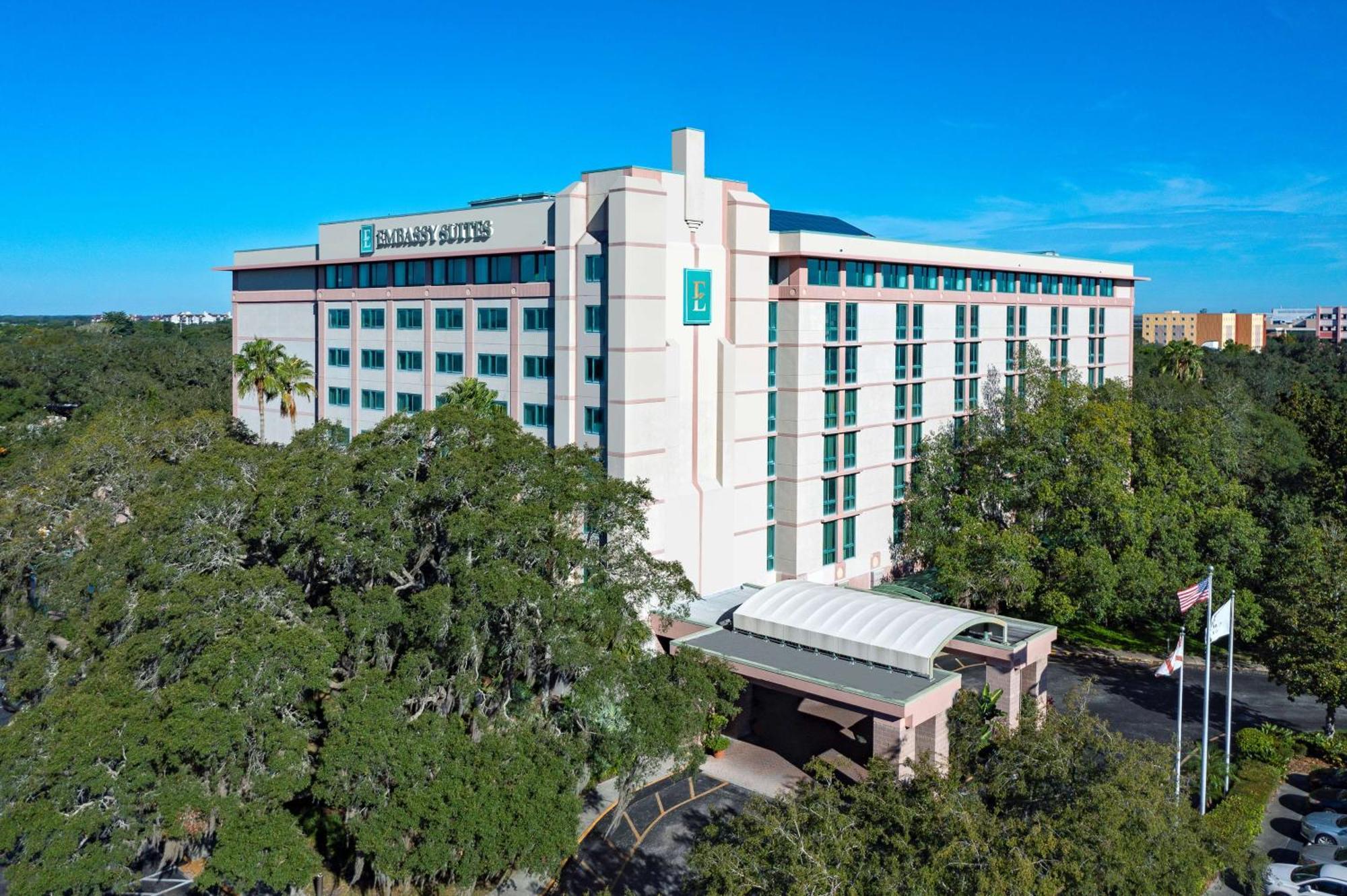 Embassy Suites By Hilton Tampa Usf Near Busch Gardens Extérieur photo